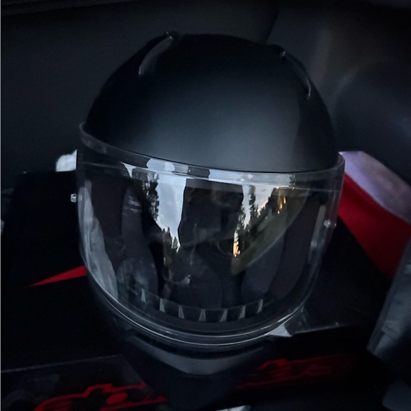 Small HJC helmet - Picture 1 of 3